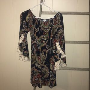 Women’s Boutique bell sleeved dress size S